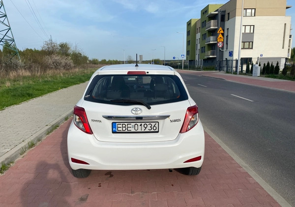 Toyota Yaris cena 23900 przebieg: 142049, rok produkcji 2013 z Katowice małe 529